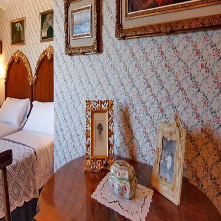 Hostal La Casa de Sebastian Valderrobres Habitación foto