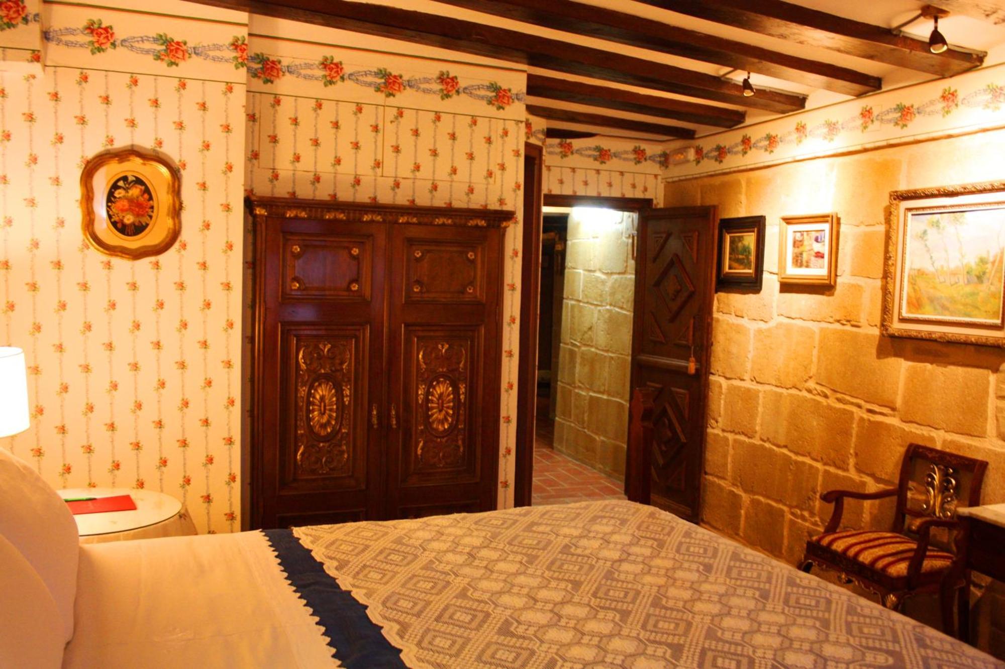 Hostal La Casa de Sebastian Valderrobres Habitación foto