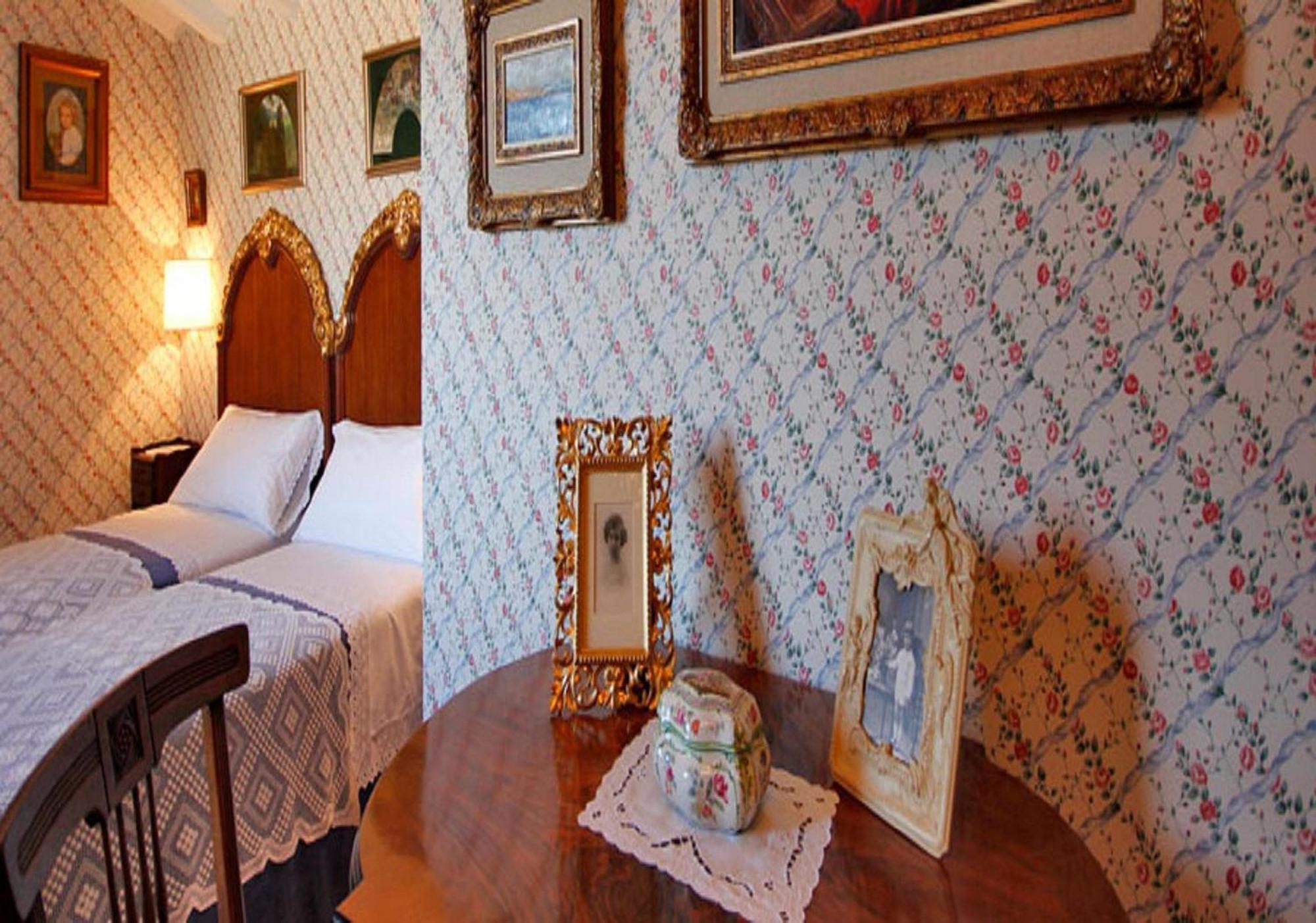 Hostal La Casa de Sebastian Valderrobres Habitación foto